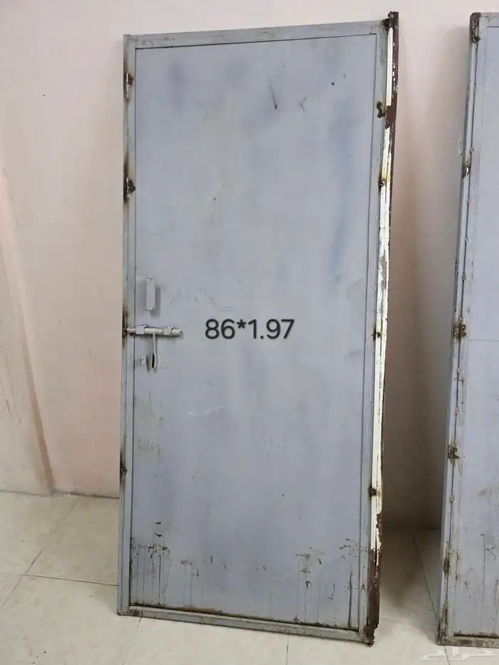 للبيع باب حديد 11 و المنيوم 1 3