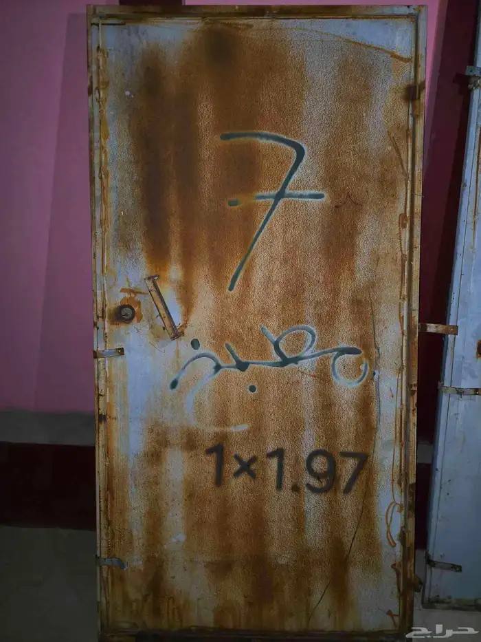 للبيع باب حديد 11 و المنيوم 1 9