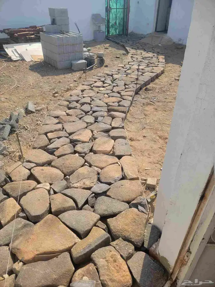 ممرات ارضيه ورباريب وتلابيس واحواض بالحجر الطبيعي 0