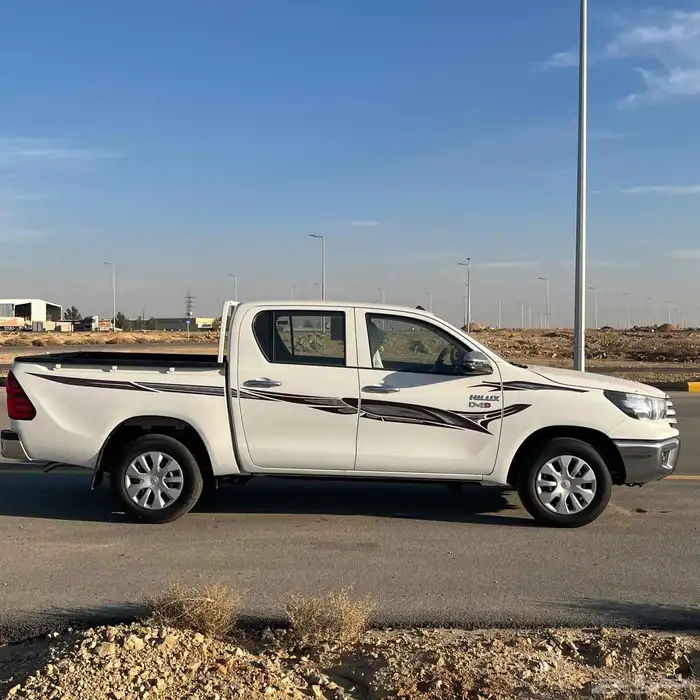 تويوتا هايلوكس غمارتين GL ديزل بدون دبل 2025 5