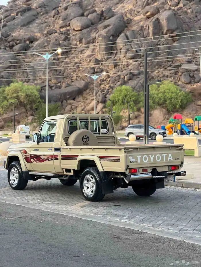 تويوتا شاص فل كامل بريمي نظيف 2012 6