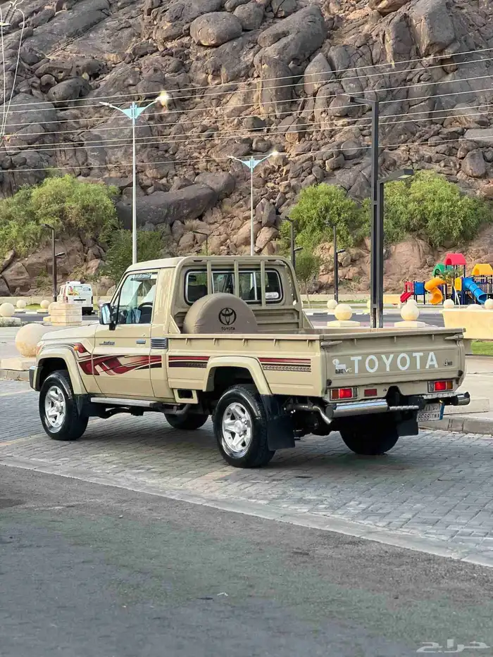 تويوتا شاص فل كامل بريمي نظيف 2012 7