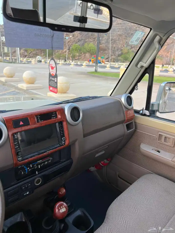 تويوتا شاص فل كامل بريمي نظيف 2012 12