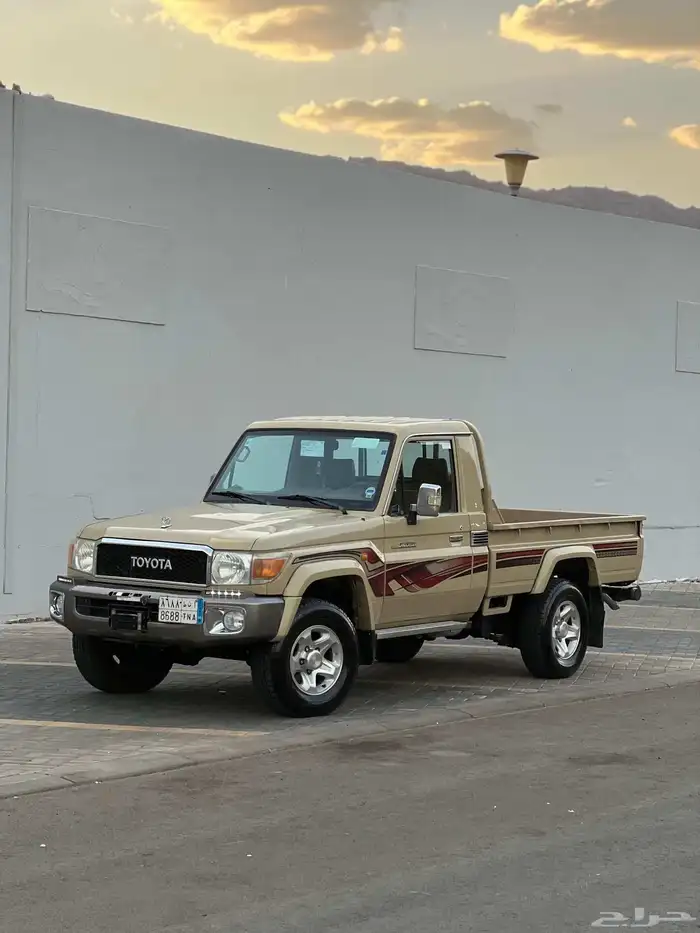 تويوتا شاص فل كامل بريمي نظيف 2012 17