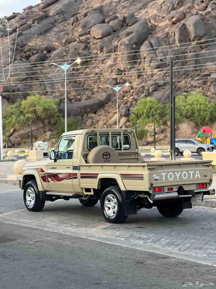 تويوتا شاص فل كامل بريمي نظيف 2012 8