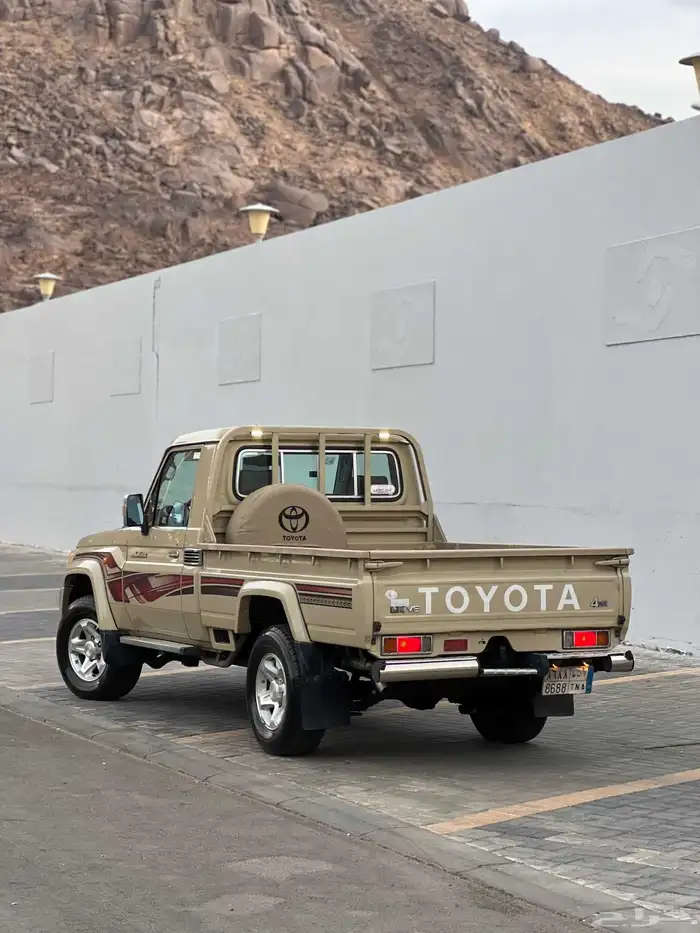 تويوتا شاص فل كامل بريمي نظيف 2012 16