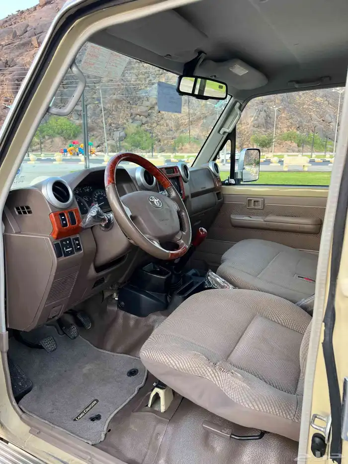 تويوتا شاص فل كامل بريمي نظيف 2012 10