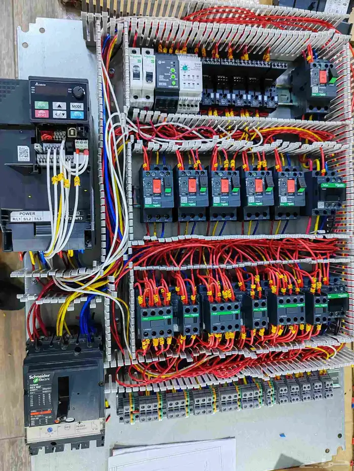 توريد وتركيب وصيانة لوحات تحكم محطات تحلية مضخات محركات 2