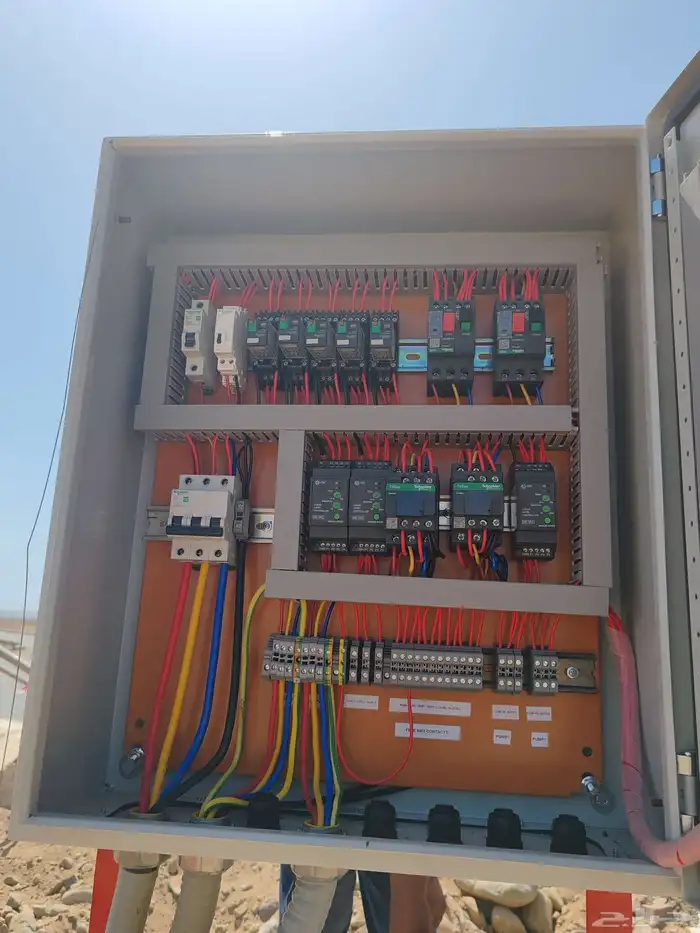 توريد وتركيب وصيانة لوحات تحكم محطات تحلية مضخات محركات 5