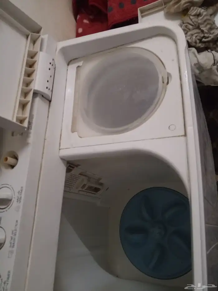 شاشه عادي 32 شبه جديد ومرتب نفر ونص وغسالة حوضين 8 كيلوا توش 8