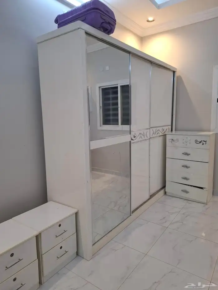 دولاب غرفة نوم بمحتوياته 2