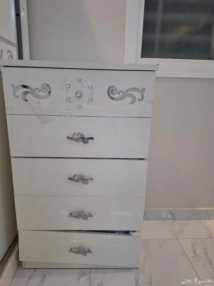 دولاب غرفة نوم بمحتوياته 4