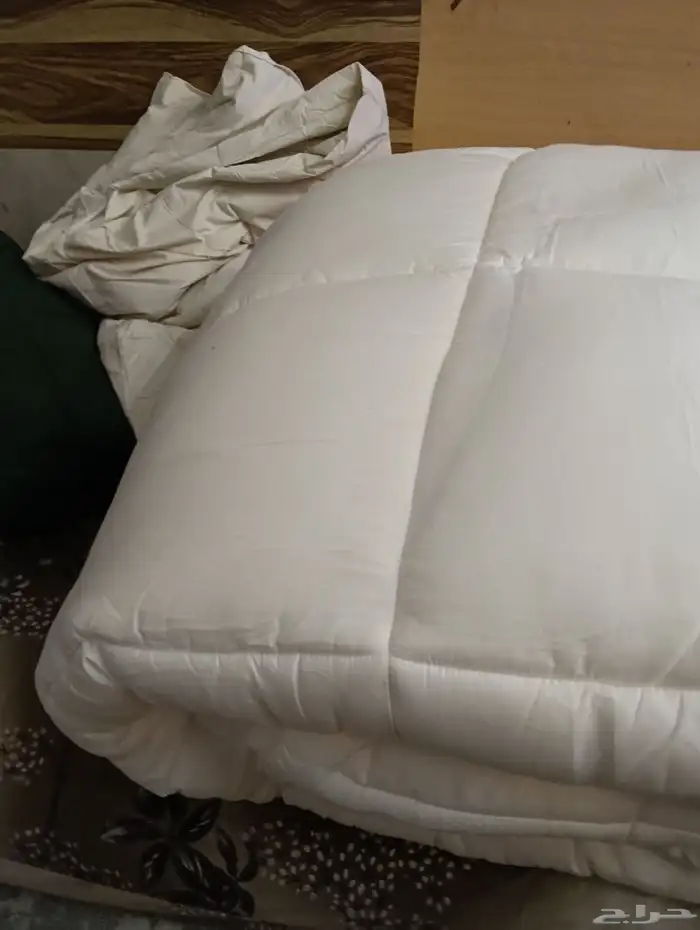 لباد سرير لو ن ابيض 0