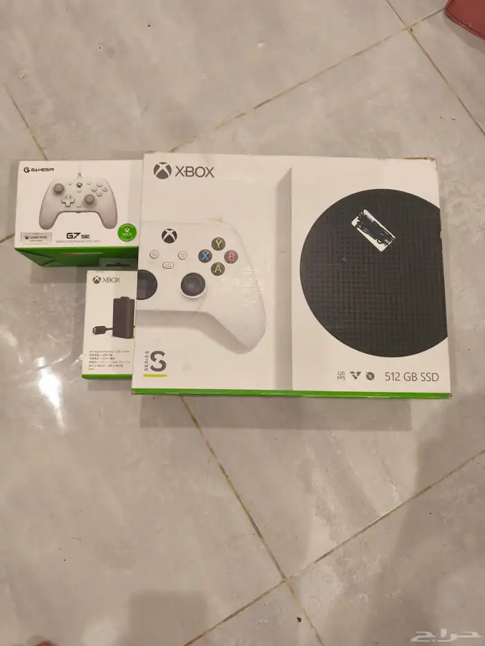 Xbox series s بيع بسعر 650ريال وتوجد يدتان 10