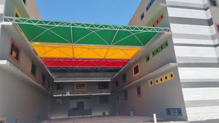 مقاول مستودعات وهناجر وسندويش بنل ومظلات وسواتر 33