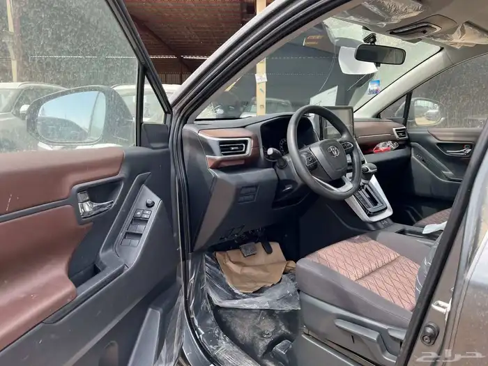 تويوتا انوفا GL رصاصي 2025 كاش وتقسيط 3