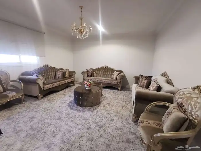 كنب 11 نفر وثلاث طاولات 0