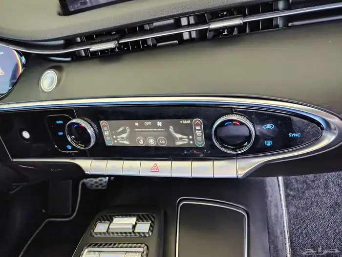 جينسس 2023 GV70 ديزل 23