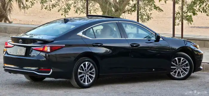 لكزس ES300h 2023 هايبرد 7