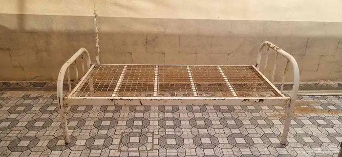 سرير حديد ثقيل للبيع 0