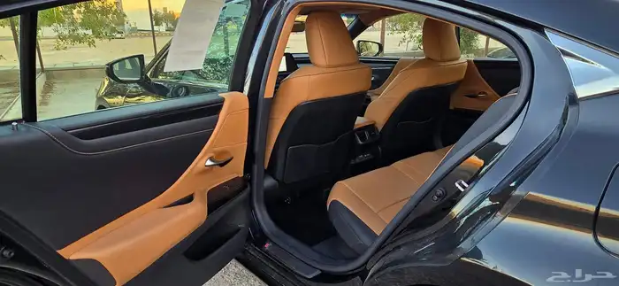 لكزس ES300h 2023 هايبرد 13