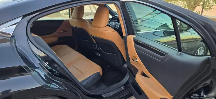 لكزس ES300h 2023 هايبرد 18