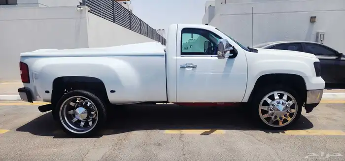 GMC sierra dually HD 6.0L V8 0