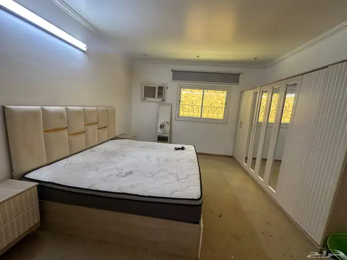 غرفة نوم شبه الجديد نضيفة مرة مع المرتبة السعر وتساب 3