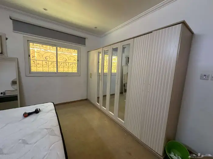 غرفة نوم شبه الجديد نضيفة مرة مع المرتبة السعر وتساب 0