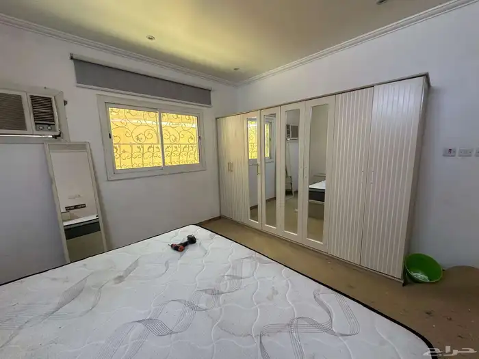 غرفة نوم شبه الجديد نضيفة مرة مع المرتبة السعر وتساب 1