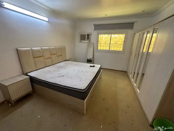 غرفة نوم شبه الجديد نضيفة مرة مع المرتبة السعر وتساب 4