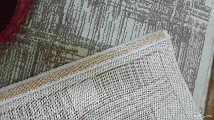 المقاس  180   280 الحالة  نظيفة جد ا  استخدام خفيف كم شهر فق 1