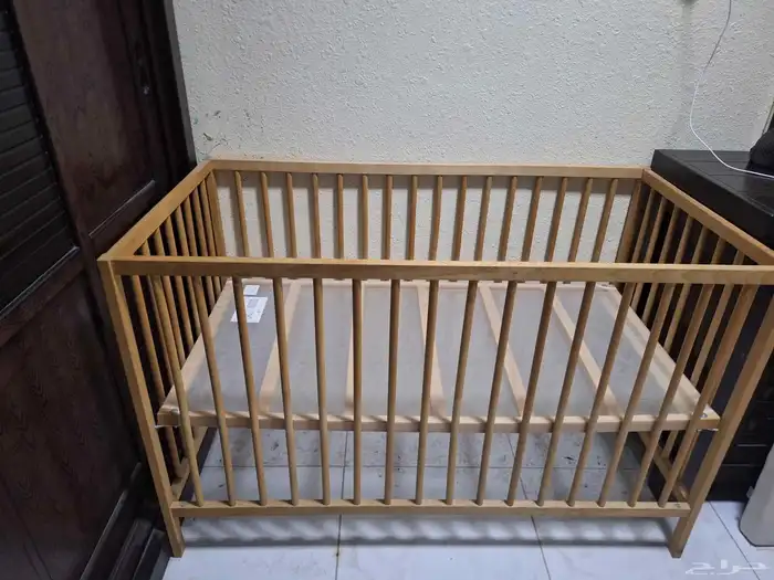 سرير اطفل للبيع شبه جديد 1