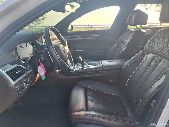 للبيع BMW 740 فل كامل 2018 10