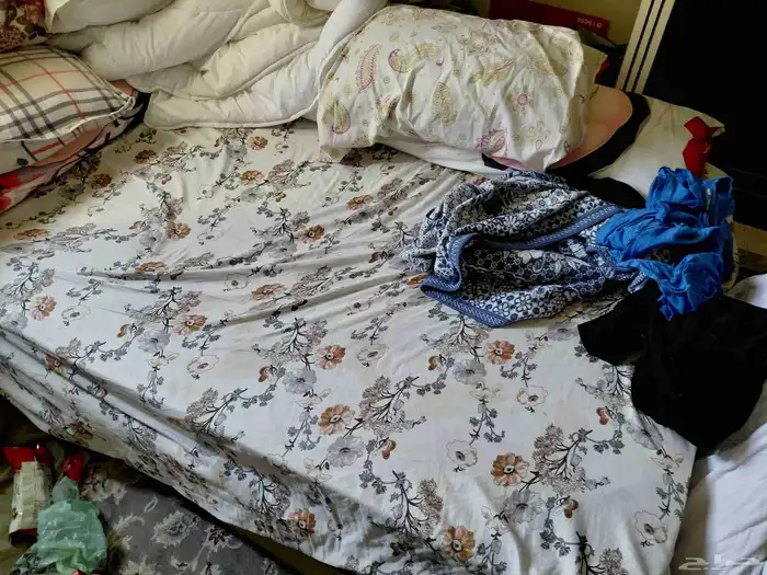 اثاث للبيع بسعر مغري سرير 2 دولاب 2 كمود و مكتب ب 500 7