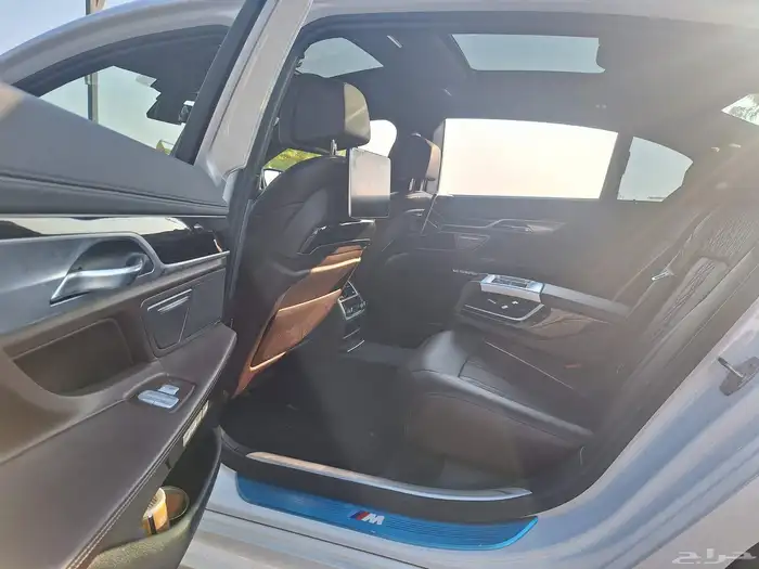 للبيع BMW 740 فل كامل 2018 12