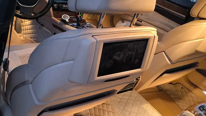 بي ام دبليو LI740فل كامل موديل 2009 26