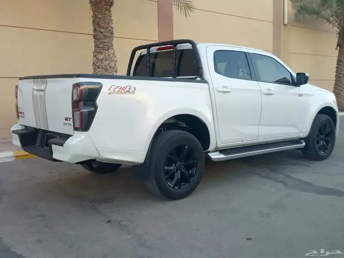 ايسوزو ديماكس ( 2023 ) GT ديزل دبل غمارتين نظيف بحالة ممتازة 7