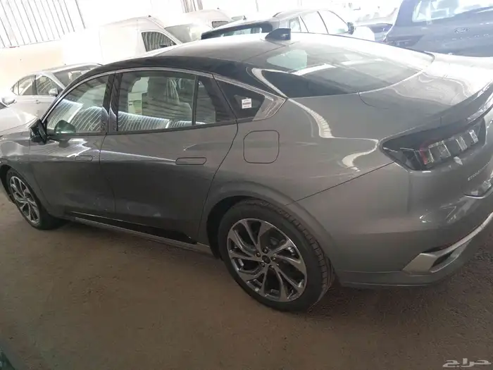 فورد تورس تيتانيوم موديل 2026 الوان مختلفه 7