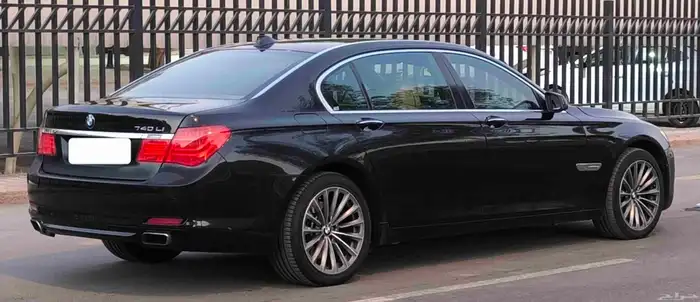 بي ام دبليو LI740فل كامل موديل 2009 5