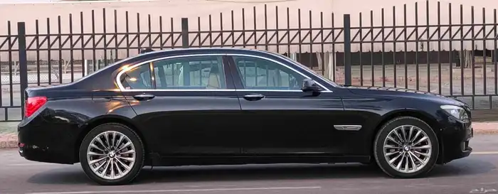 بي ام دبليو LI740فل كامل موديل 2009 6