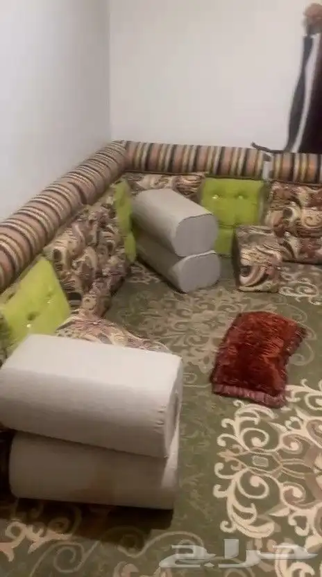 عفش اثاث مستعمل نظيف للبيع تلفزيون كنب سجاد كراسي 6