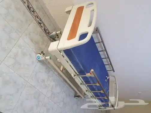 سرير طبي كهربائي شبه جديد 3