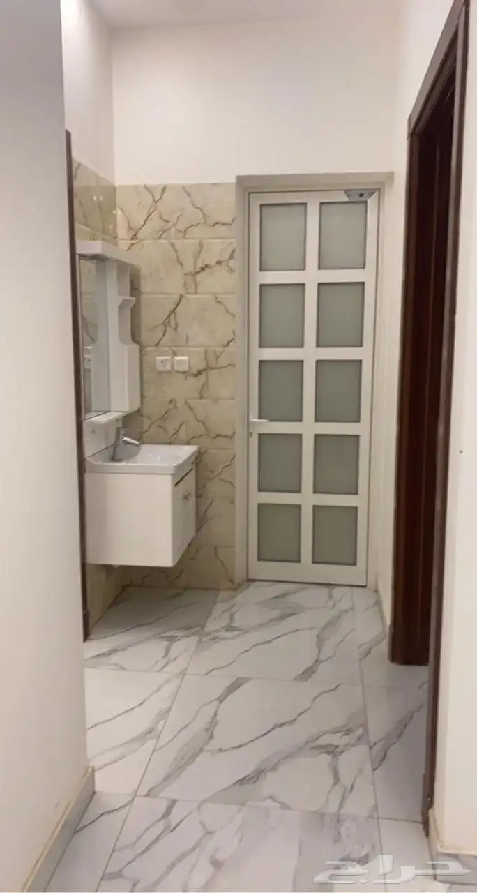 شقه ارضيه للايجار فى المهدية مدخلين 3 غرف وصاله السعر 36 الف 2