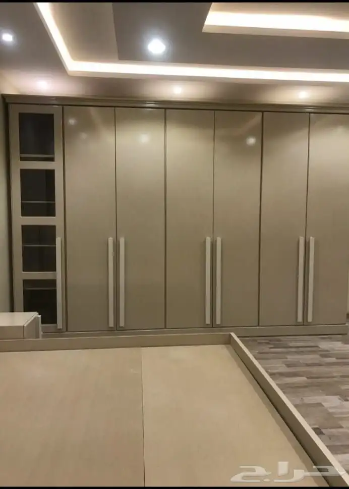 نجار فك وتركيب غرف النوم والمطابخ والديكورات بجميع انواعها 0