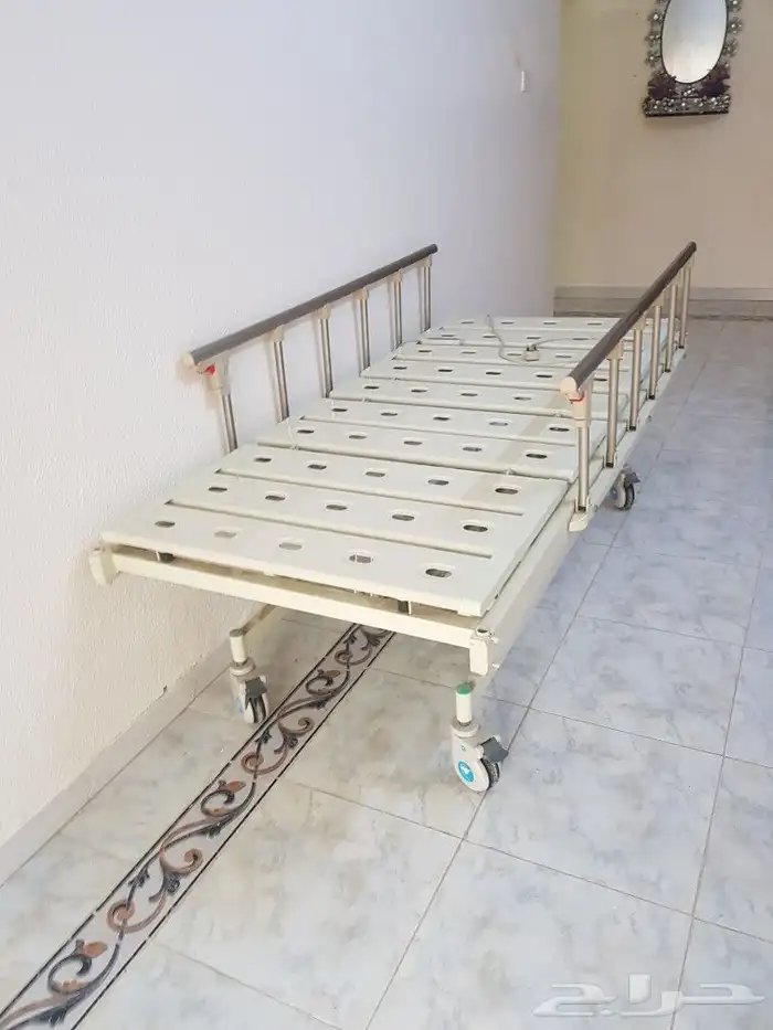 سرير طبي كهربائي شبه جديد 1