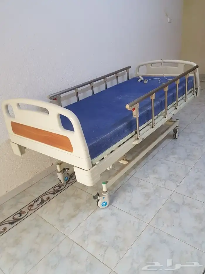 سرير طبي كهربائي شبه جديد 0