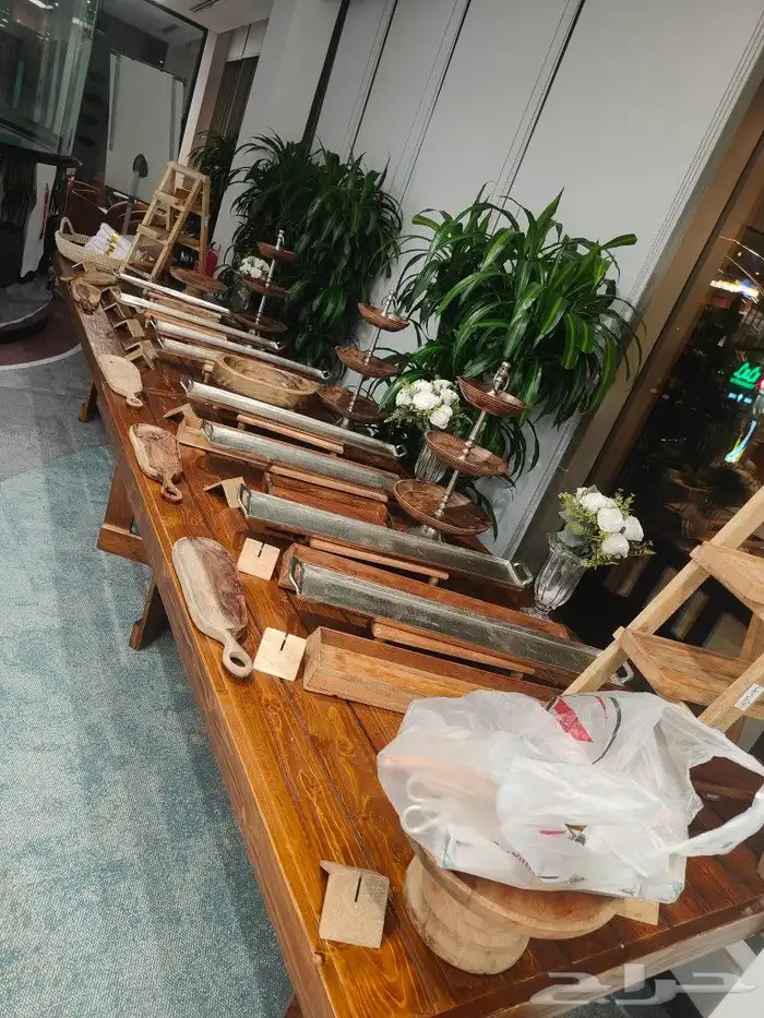 عندنا كراسي وطاولات قهوجين وصبابين 0