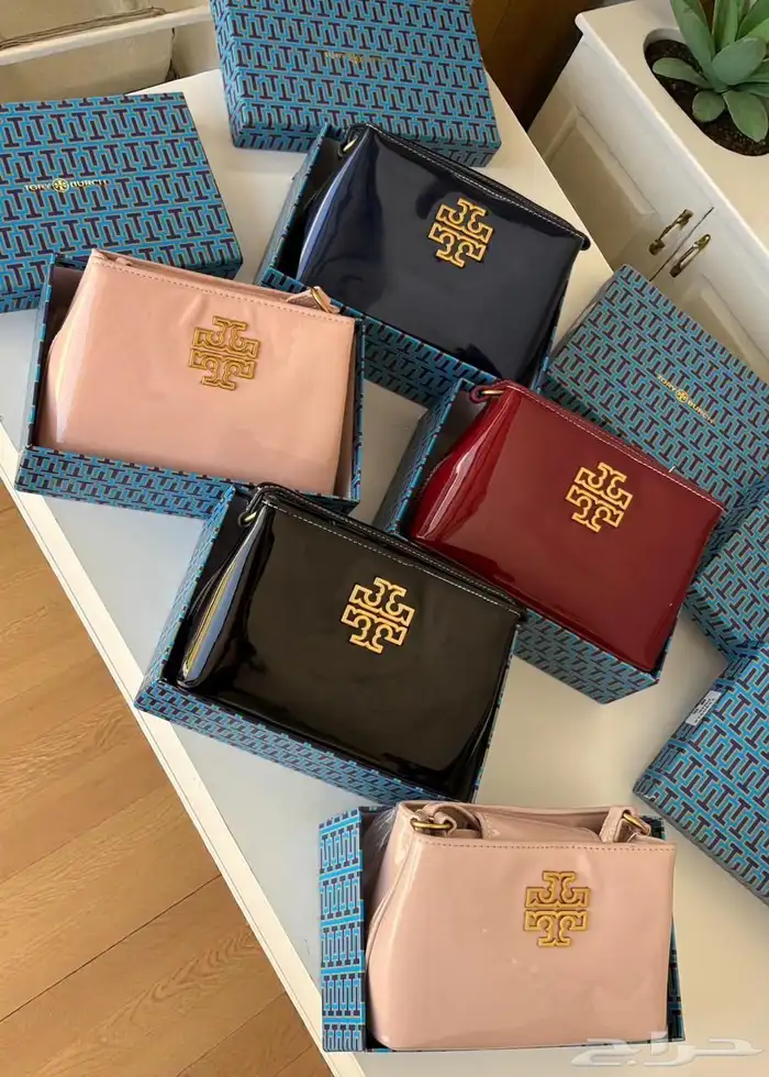 شنط ماركه يتوفر لدينا ماركه عدادت النوع توصيل جده ورياض 0