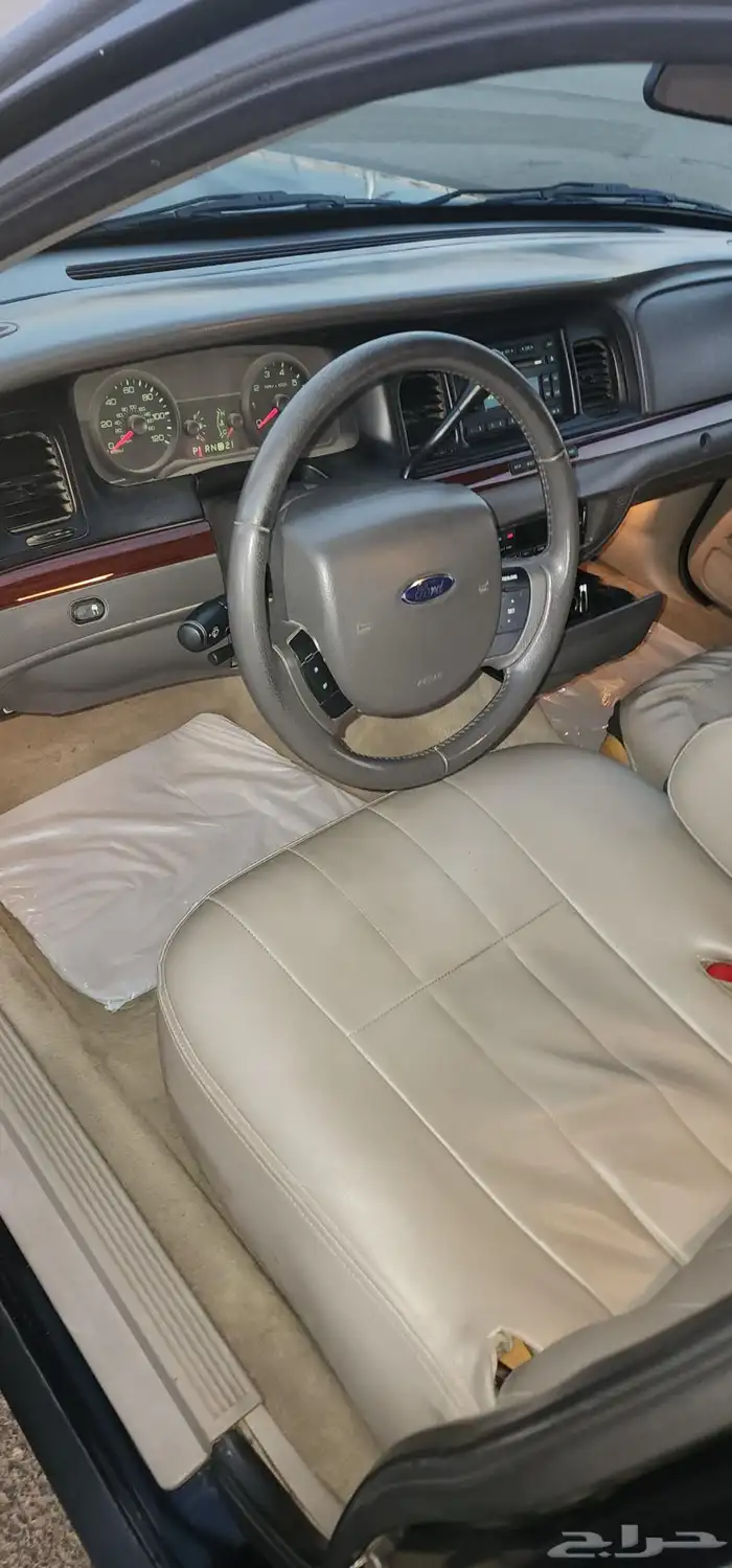 فورد كراون فكتوريا 8